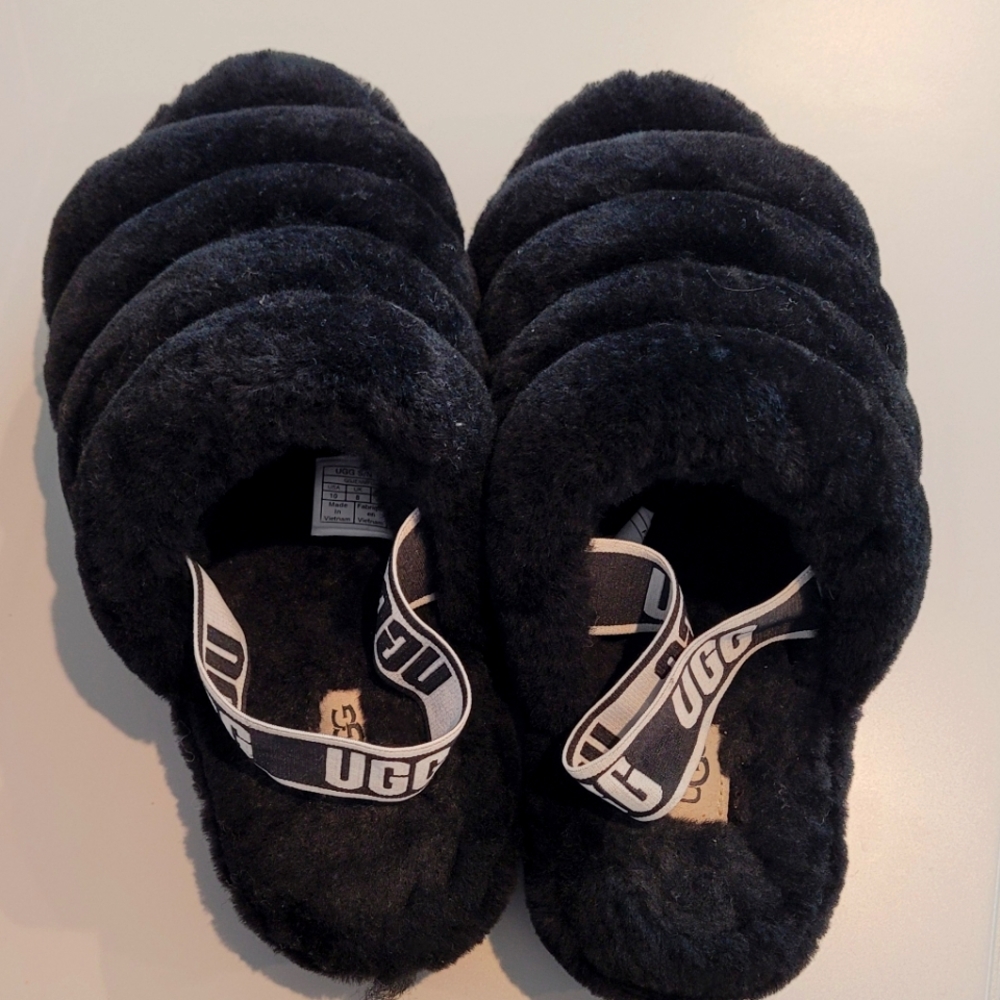 Super Cute! UGG Fluff slippers - Picture 1 of 4
